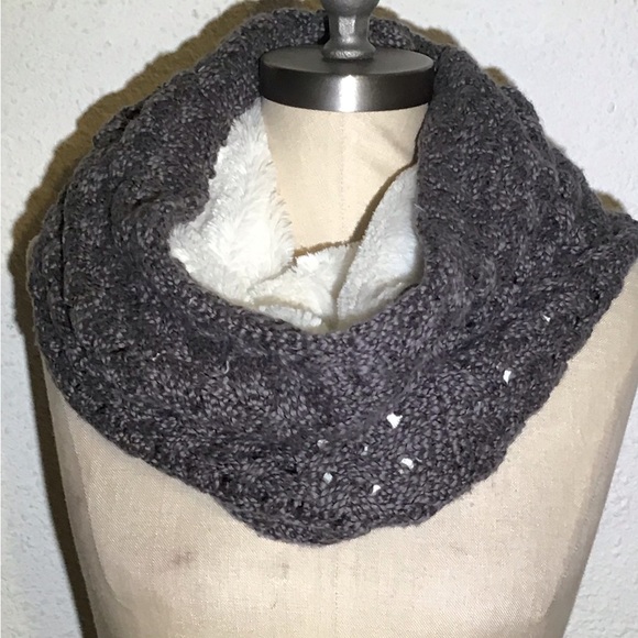 Eddie Bauer gray knitted infinity scarf size 0/S - Picture 2 of 5